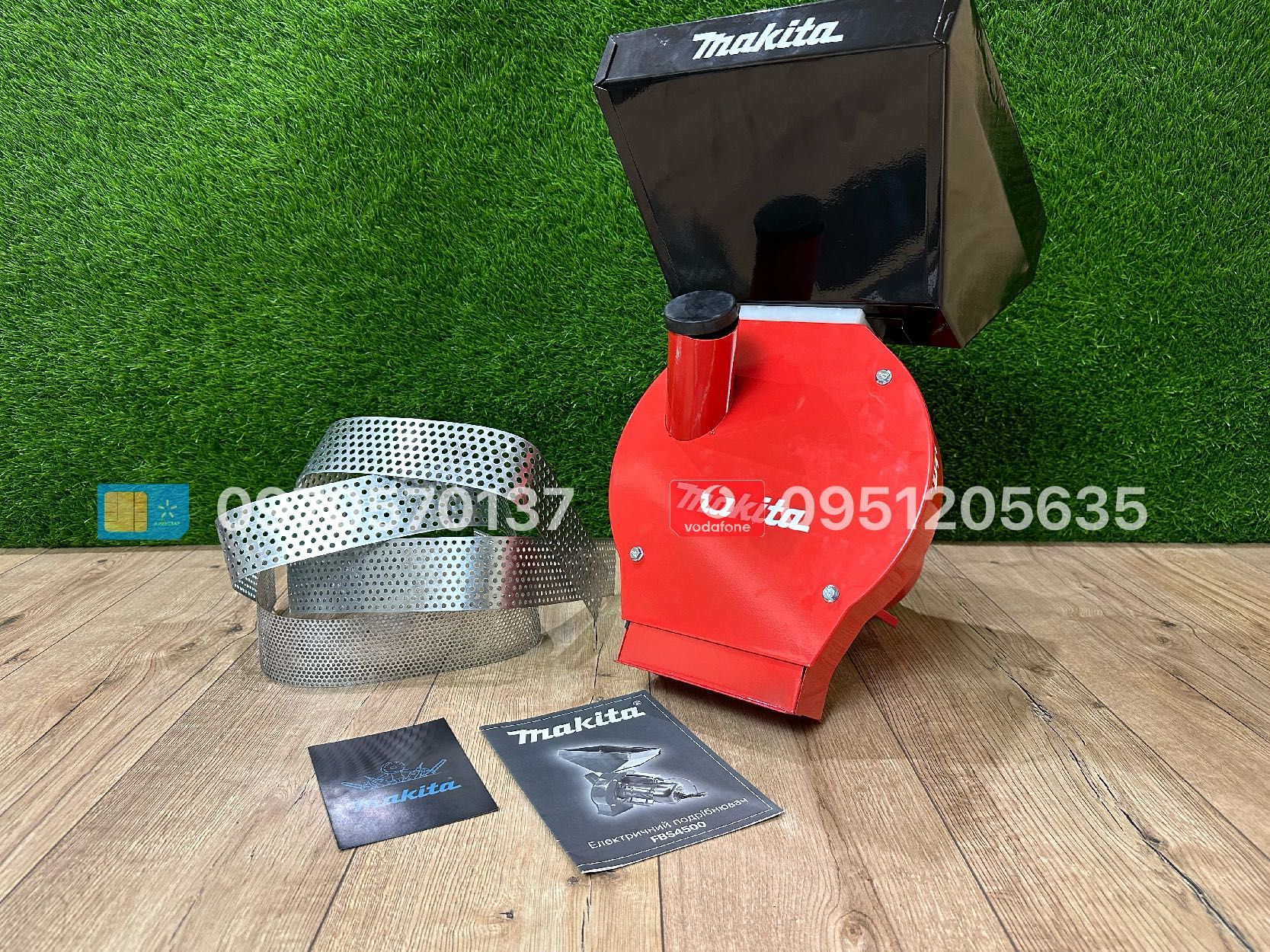 Електрична Зернодробілка Makita FBS4500 бункер 12л 300 кг/година млин