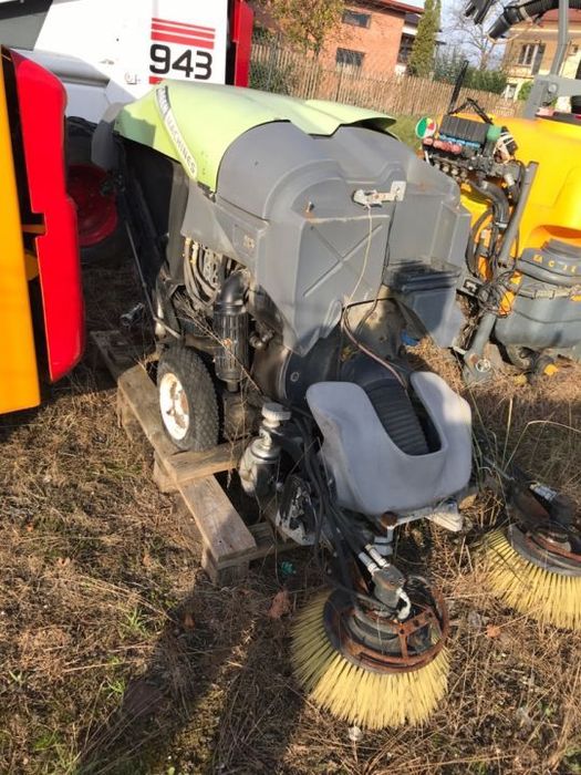 Zamiatarka silnik Kubota