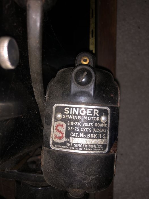 Maszyna Singer do szycia elektryczna zabytkowa EH146587 vintage