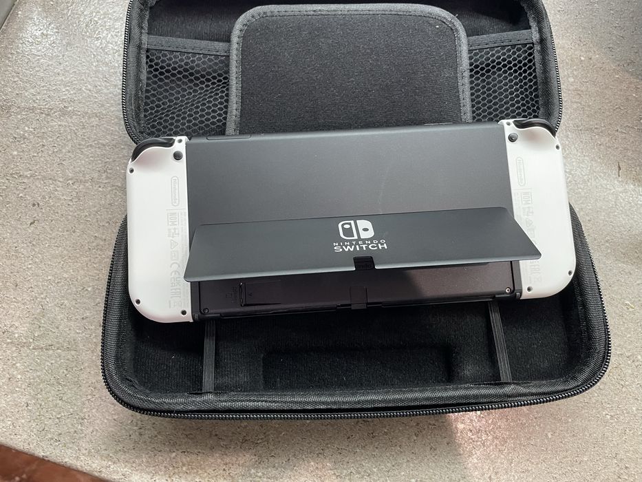 Nintendo switch oled white