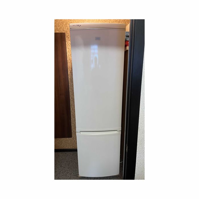 Продам холодильник Zanussi ZRB640W2 в рабочем состоянии