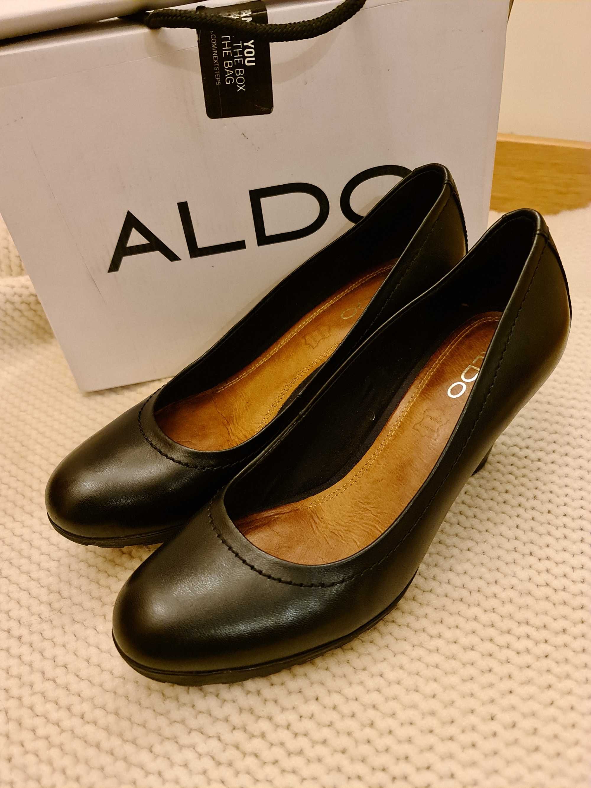 Sapatos Aldo em pele, tamanho 39, calçados uma única vez