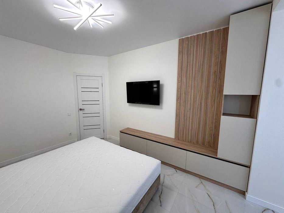 Продам ЭКСКЛЮЗИВ 68м2  2 Спальни + кухня-студия Днепровская Брама 2