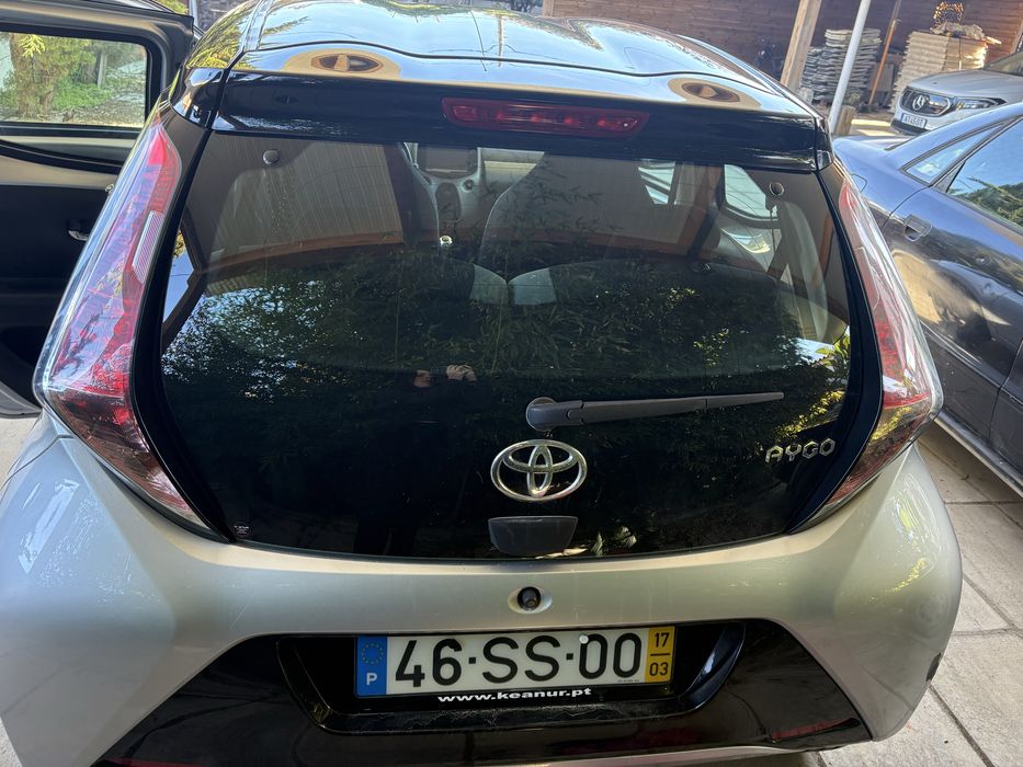 Toyota aygo com 5 lugares