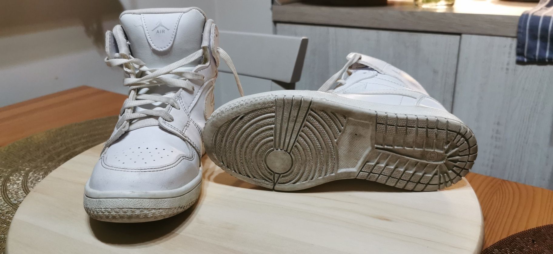 Buty Nike Air Jordan 1 białe r. 33