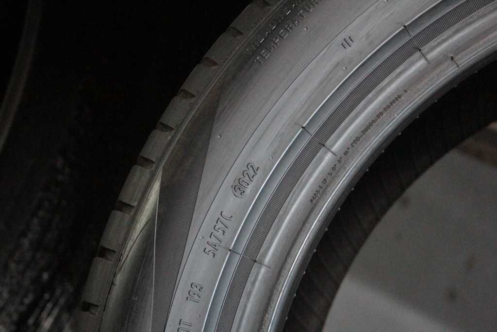 255/45/19 Pirelli Scorpion 255/45 R19 100V SealInside