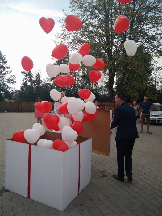 Pudło z balonami, wypuszczanie balonów z helem Niespodzianka Wesele