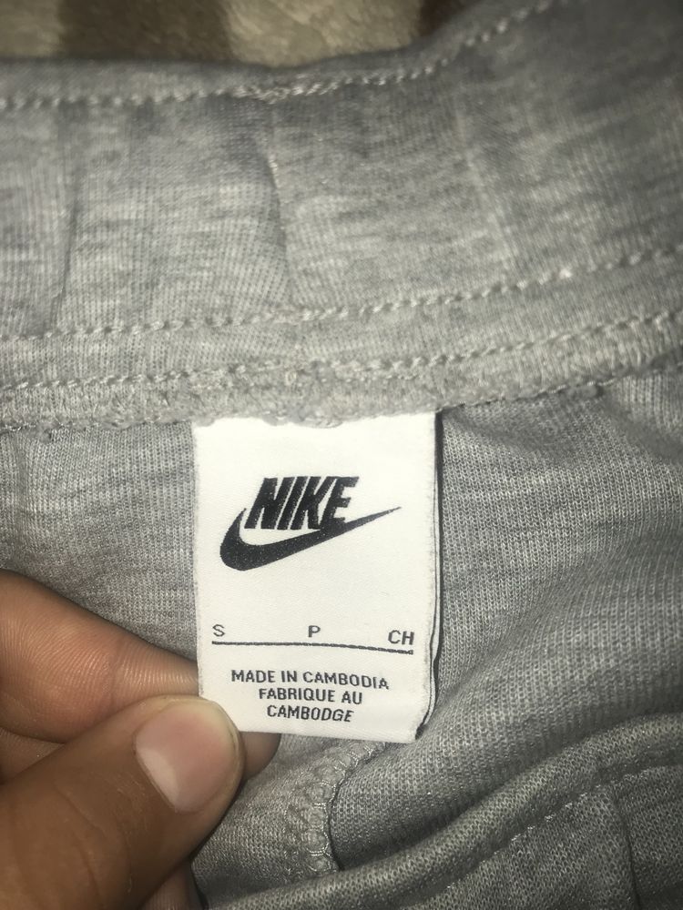Продаю оригинальные штаны nike tech fleece grey в идеальном состояние