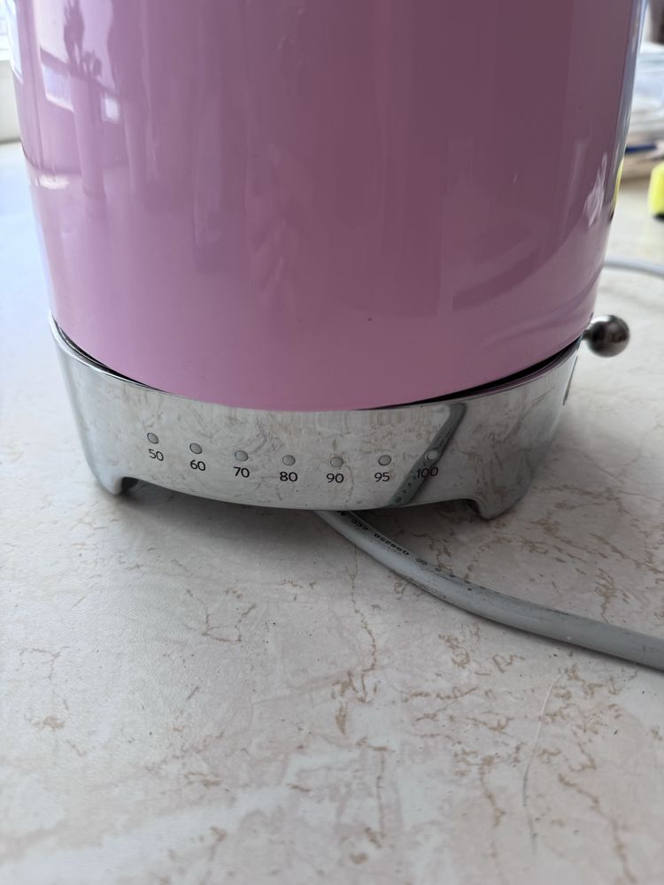 Чайник Smeg розовый с терморегулятором