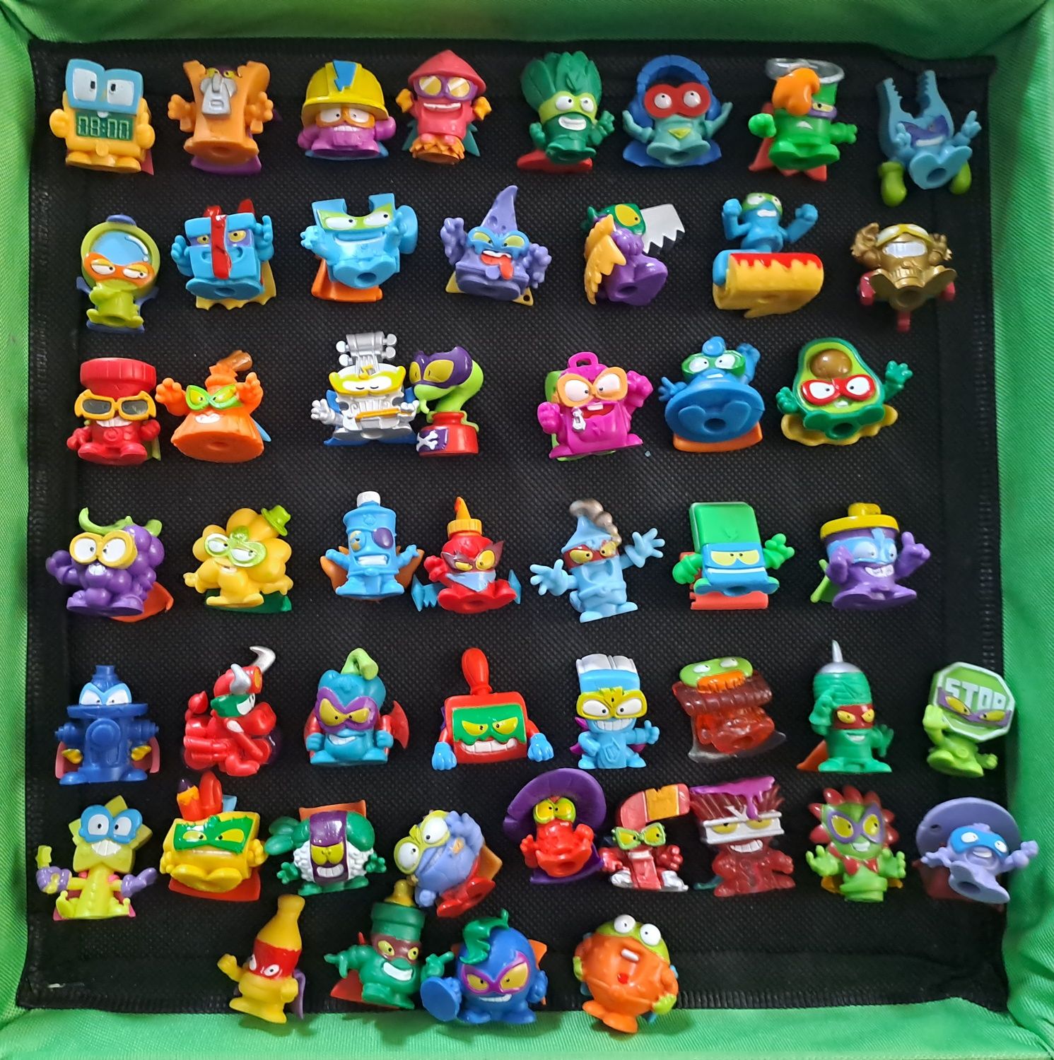 270 sztuk figurek Super Zings Super Things