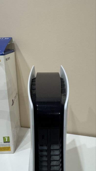 Playstation 5 825GB + 2 pady + Słuchawki Steelseries 3 GRATIS