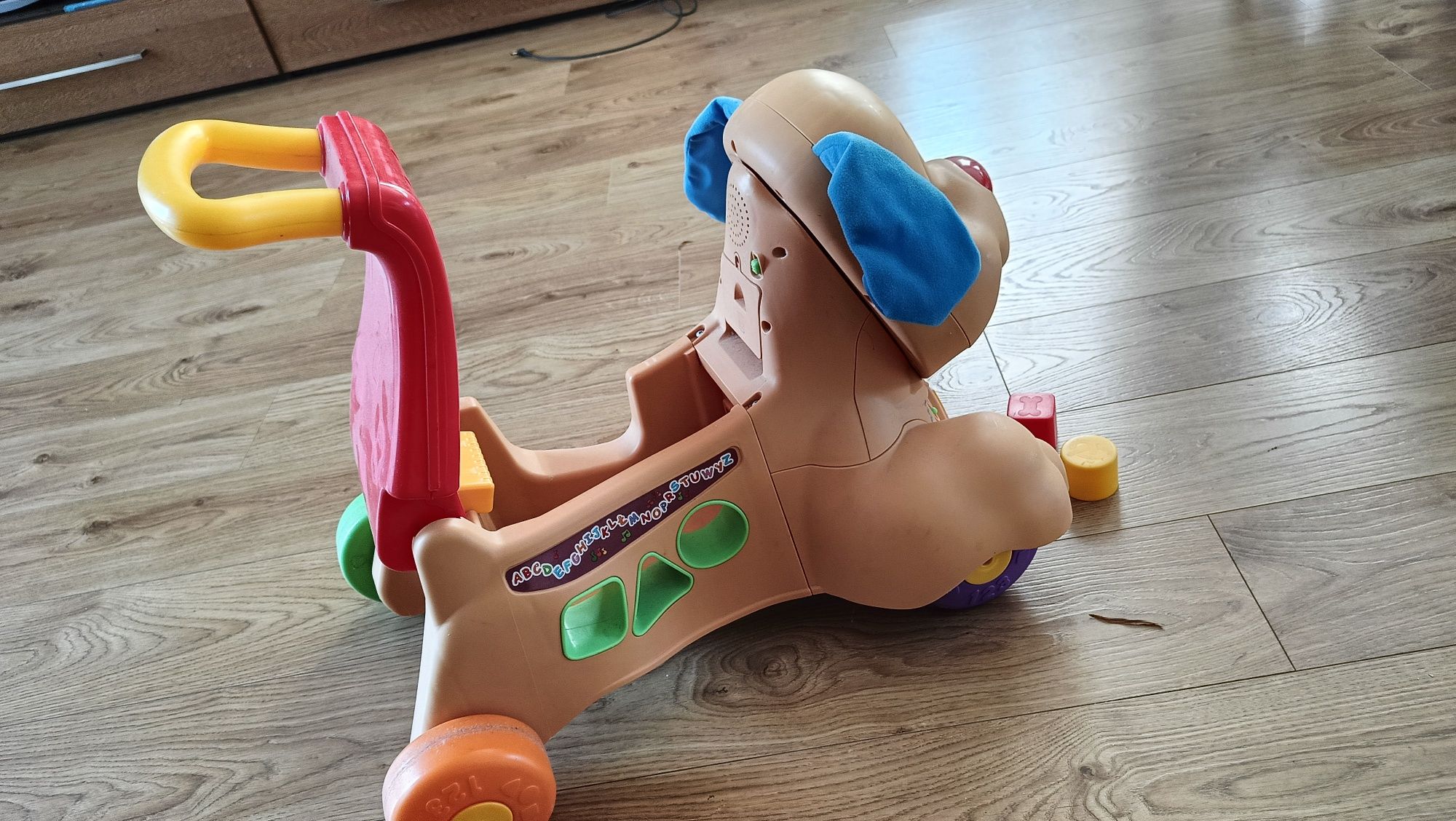 Szczeniaczek Piesek Fisher Price jeździk