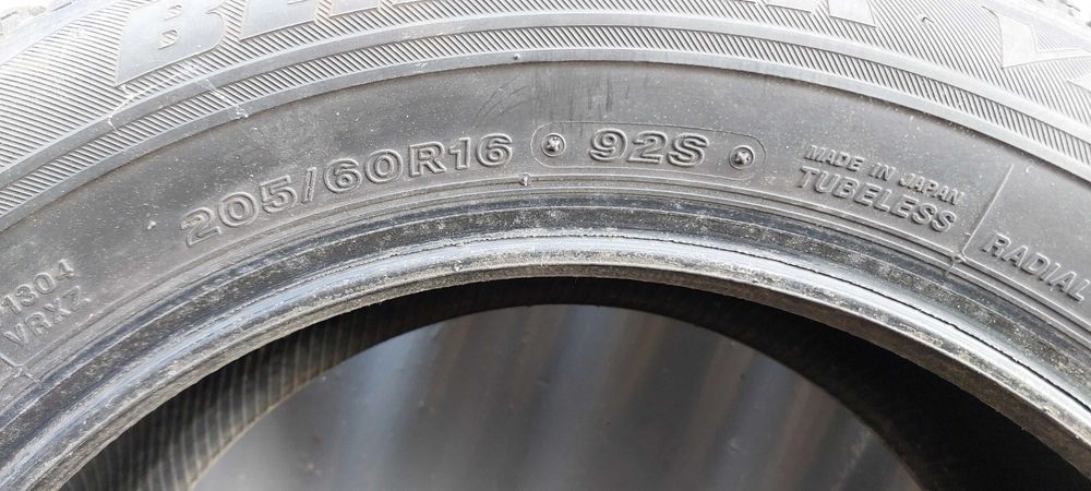 Комплект зимней резины Bridgestone Blizzak VRX 205/60 R16