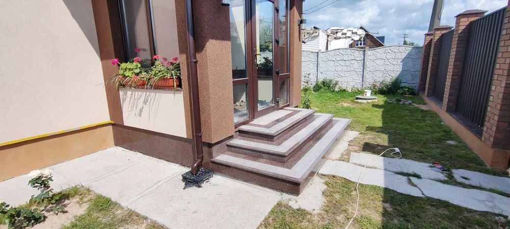 Гранітні стільниці, підвіконня, накривки, відливи, сходи, кришки