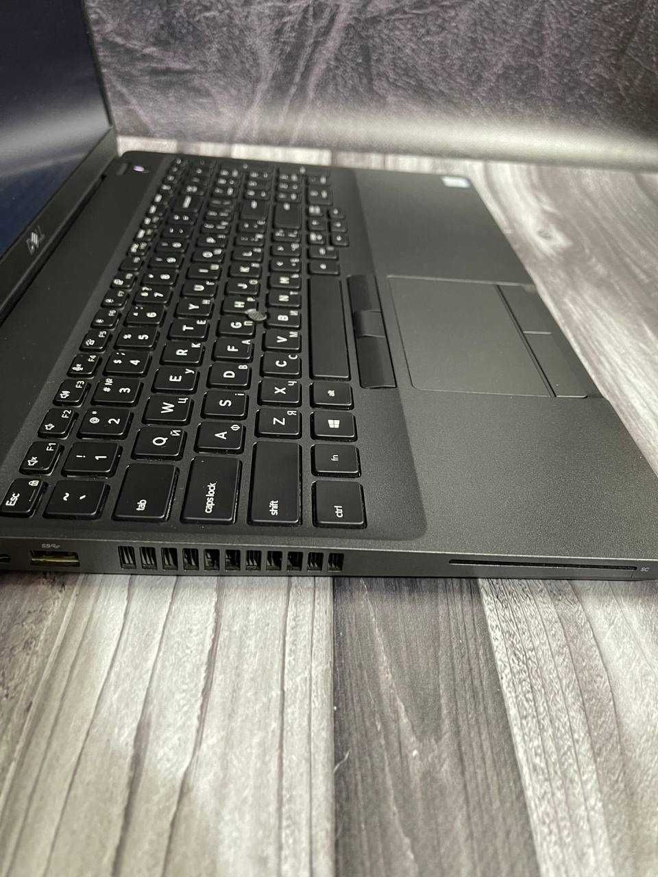 Ноутбук Dell 5500 Core I5 8365/RAM 16GB/SSD 256GB Сенсорний