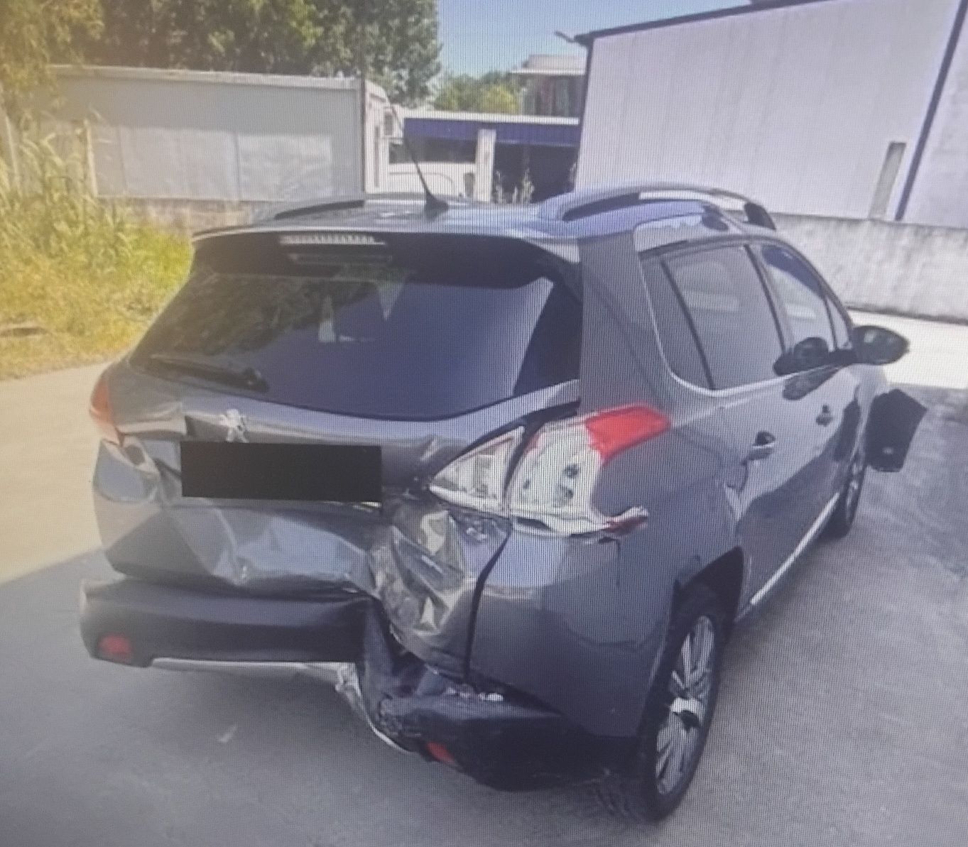 vendo Peugeot 2008 1.6 HDI com 103 mil km salvado acidentado batido