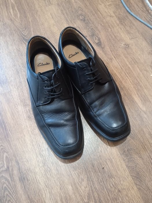 Продам чоловічі шкіряні туфлі бренду Clarks