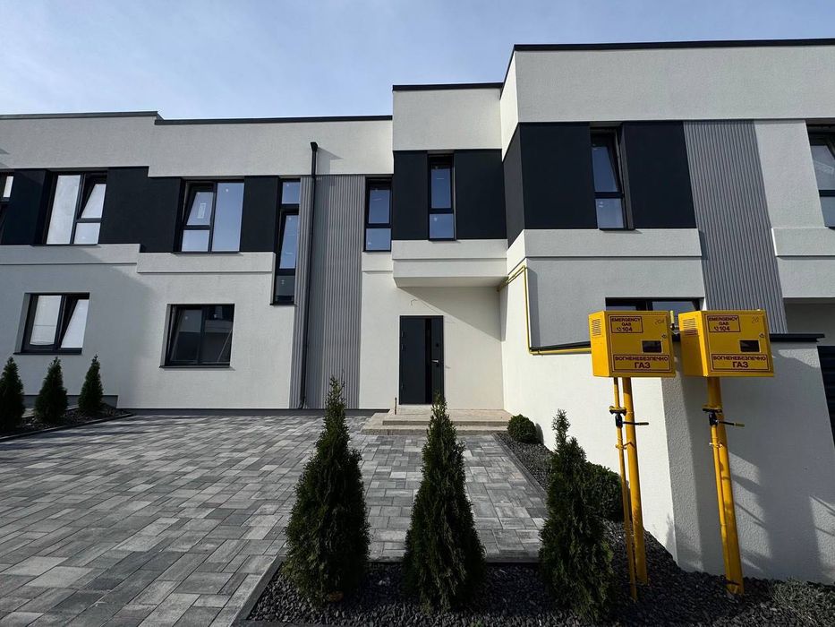 Продаж котеджу в КМ "Ягуар"