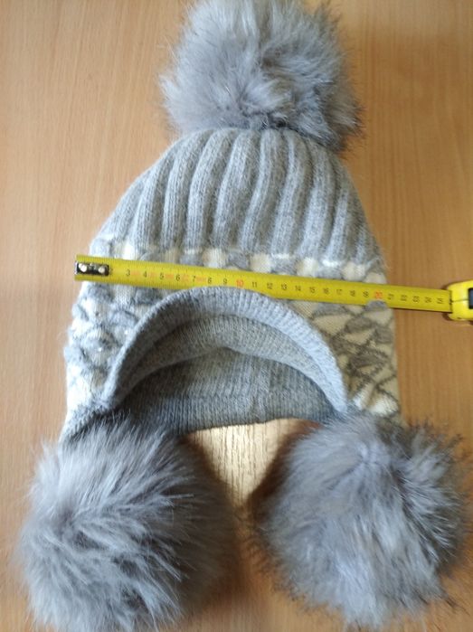 Шапка с помпоном натуральный мех и состав на девочку
