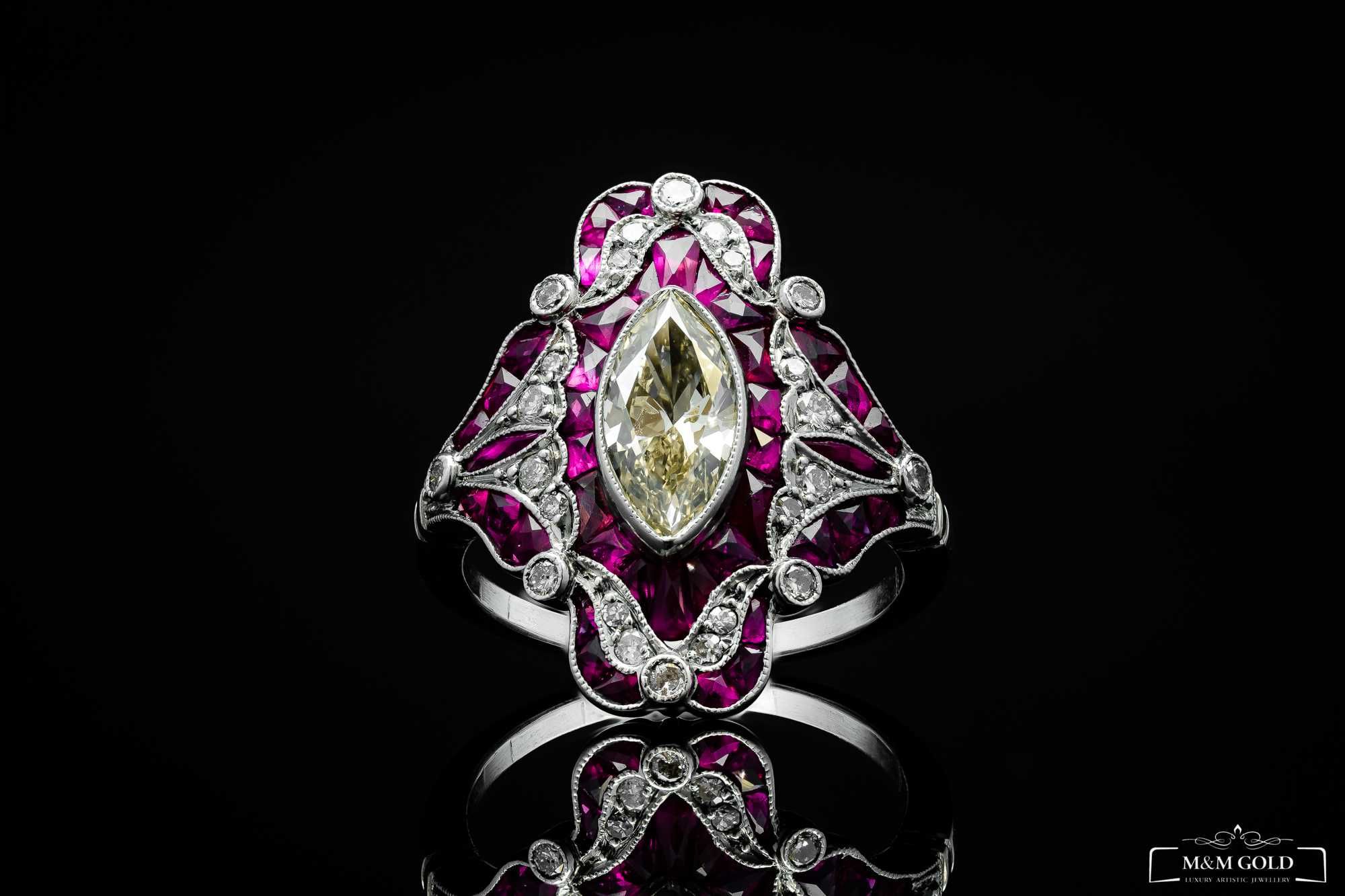 Platynowy pierścionek z diamentami i rubinami