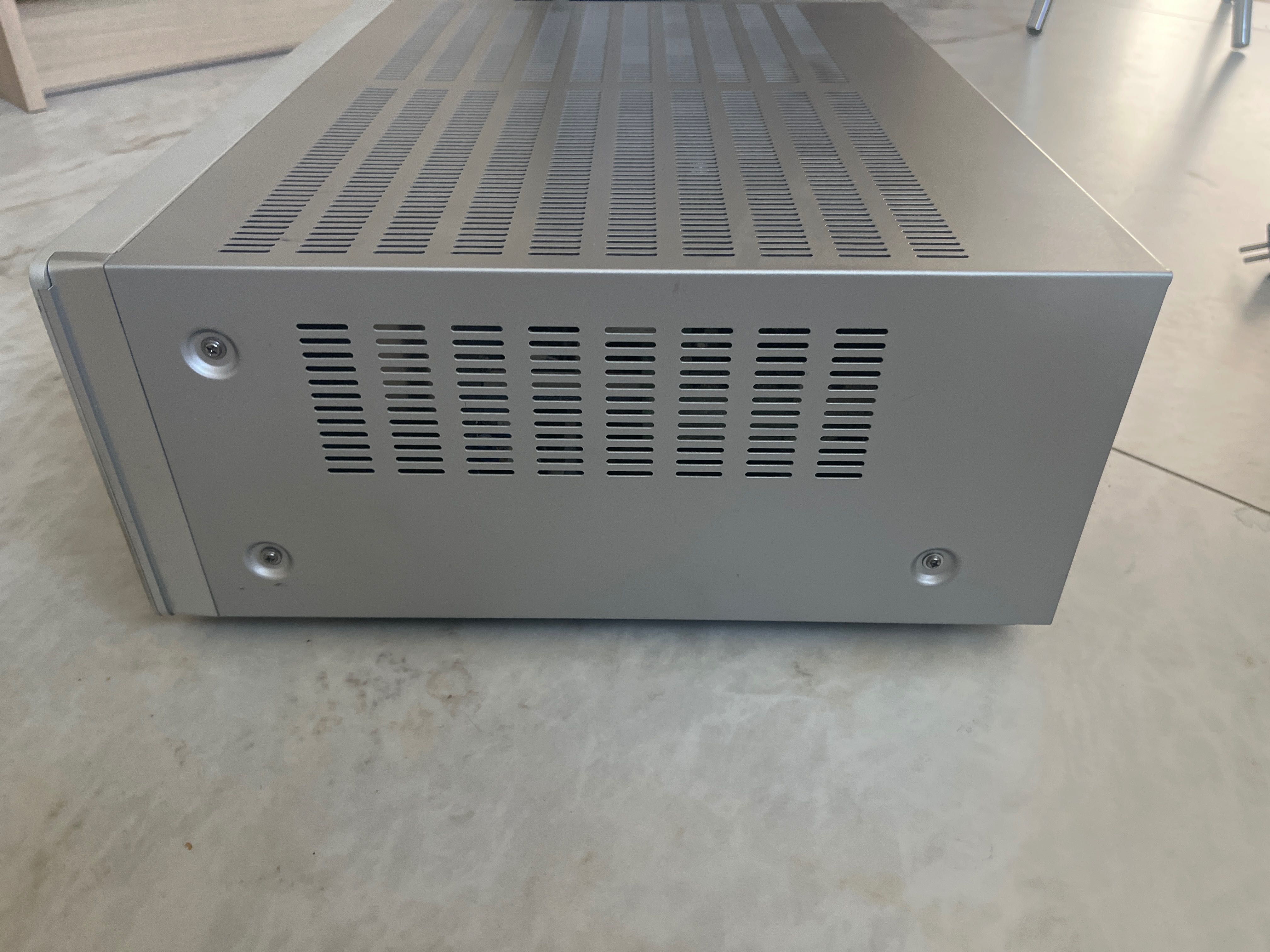 Amplituner 7.1 Marantz SR4002