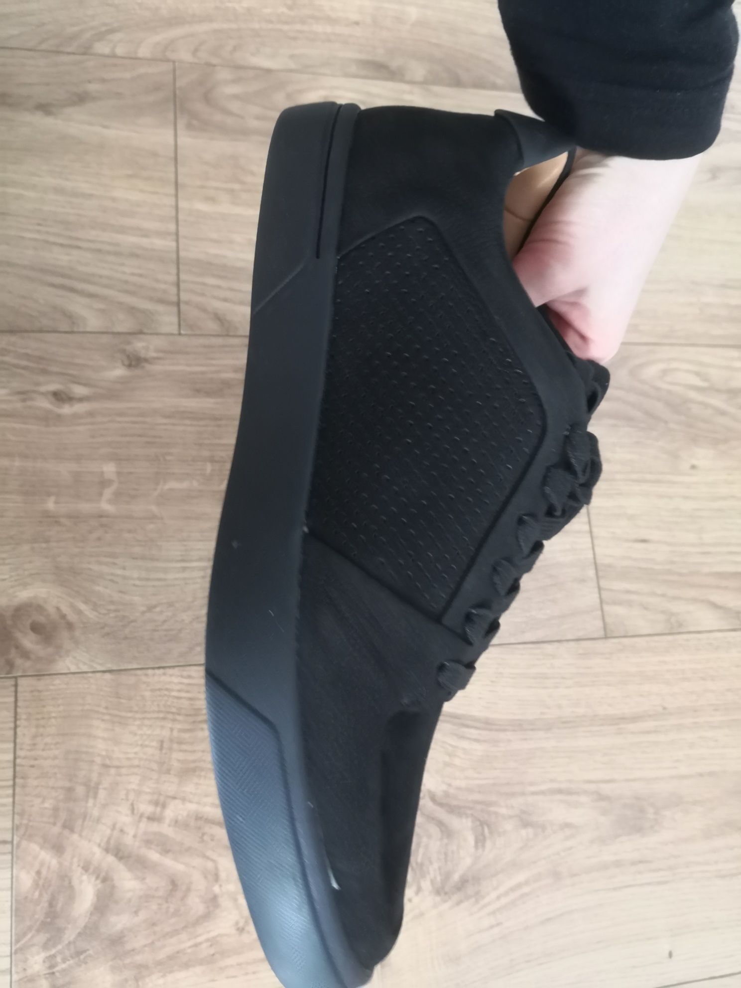 Nowe męskie buty Gino Rossi r. 43