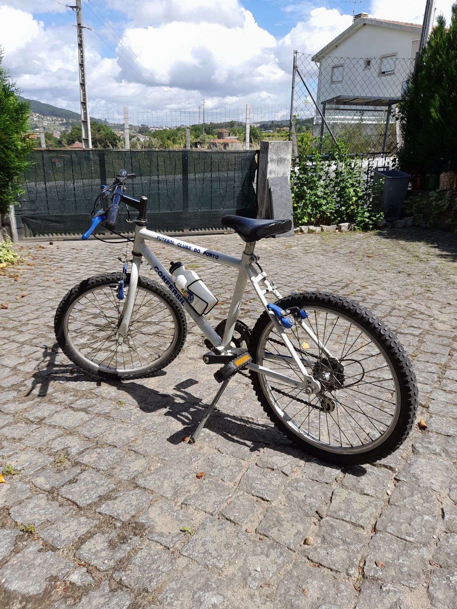 diversas bicicletas bem estimadas para venda não aceito retomas