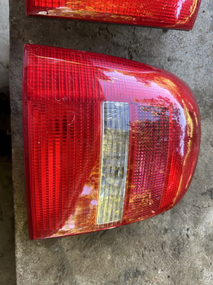 Farois trazeiros e espelhos de audi A4 avant 1998