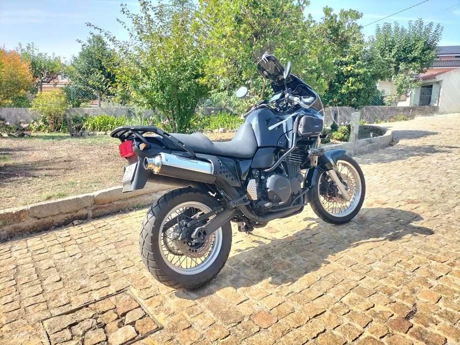 Triumph tiger 900