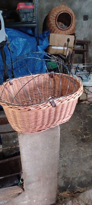 Kisz wiklinowy do roweru dla psa lub kota