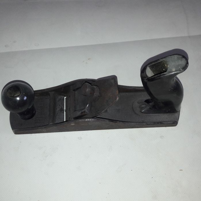 Рубанок по дереву.