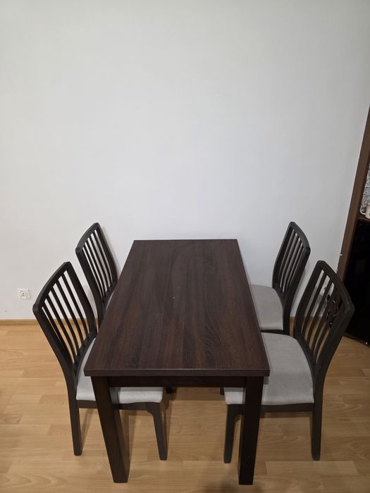 Stół wenge 110x70x77 plus 4 krzesła używany w dobrym stanie