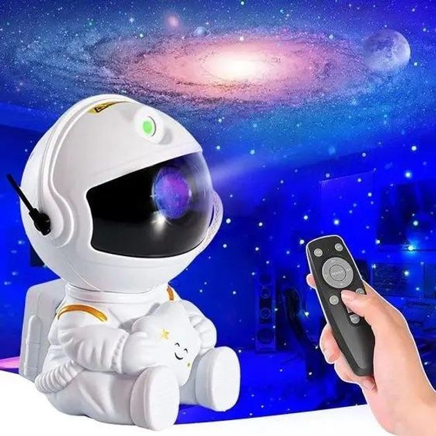 Проектор зоряного неба, нічник, космонавт.