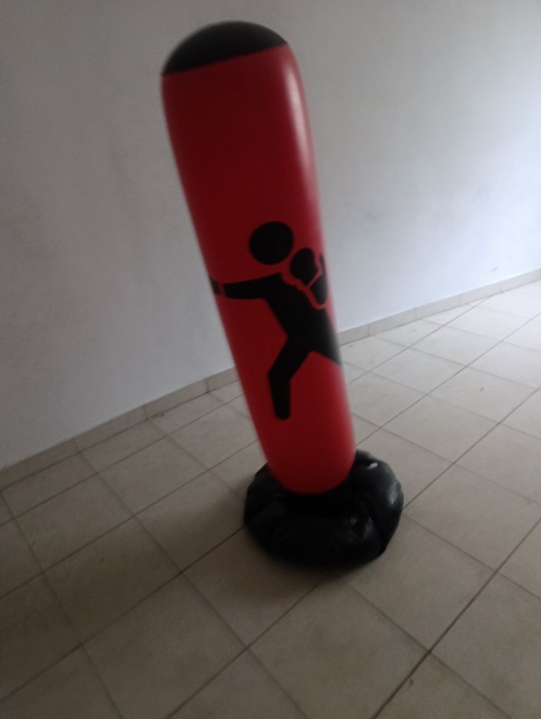 Insuflável, saco de kickboxing