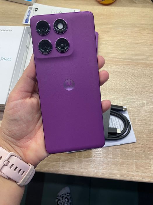 Nowy Smartfon Motorola edge 60 Pro 12/512GB Purpurowy
