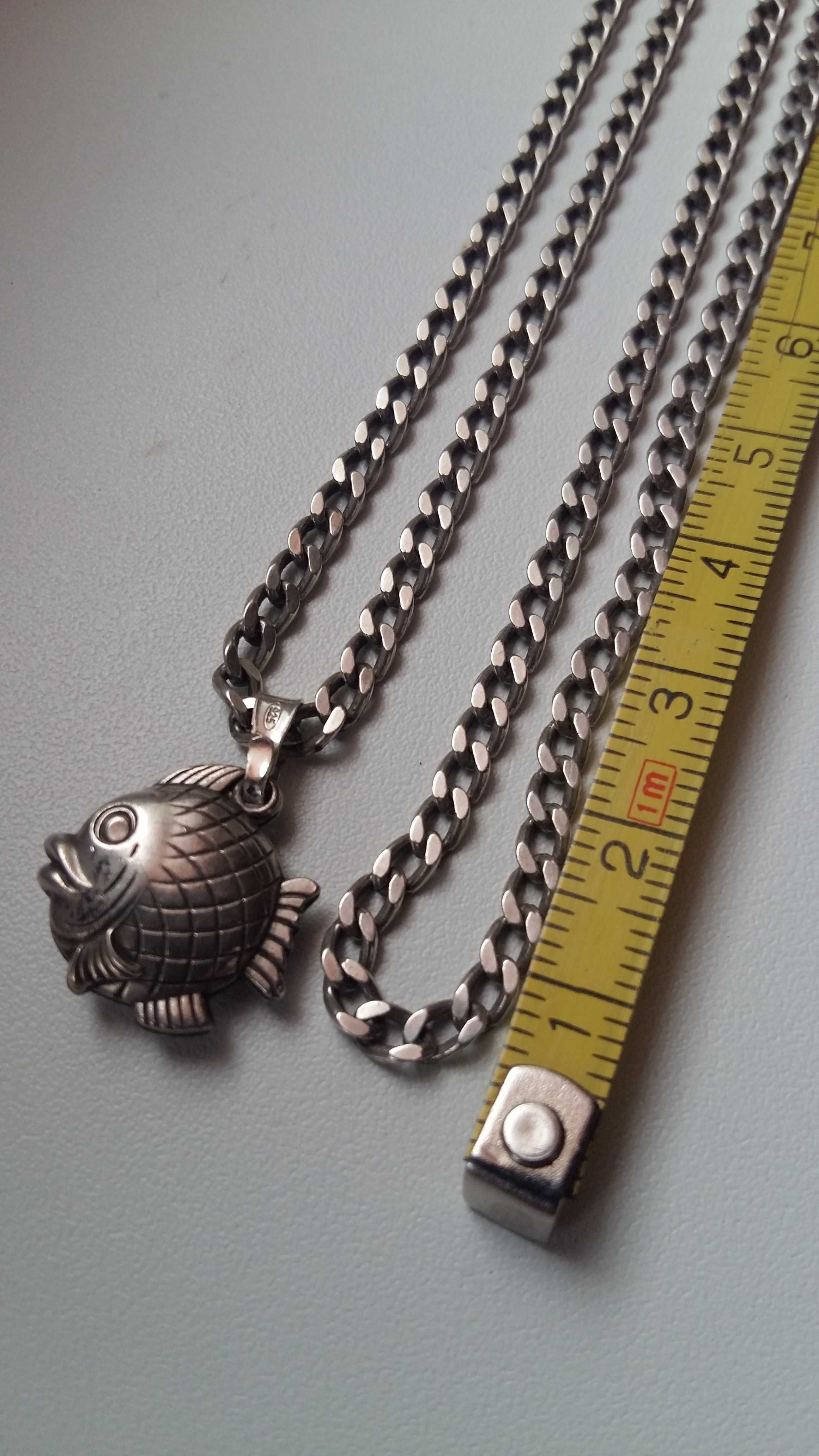 Łańcuszek z zawieszką srebrny-srebro 925 sygnowany.