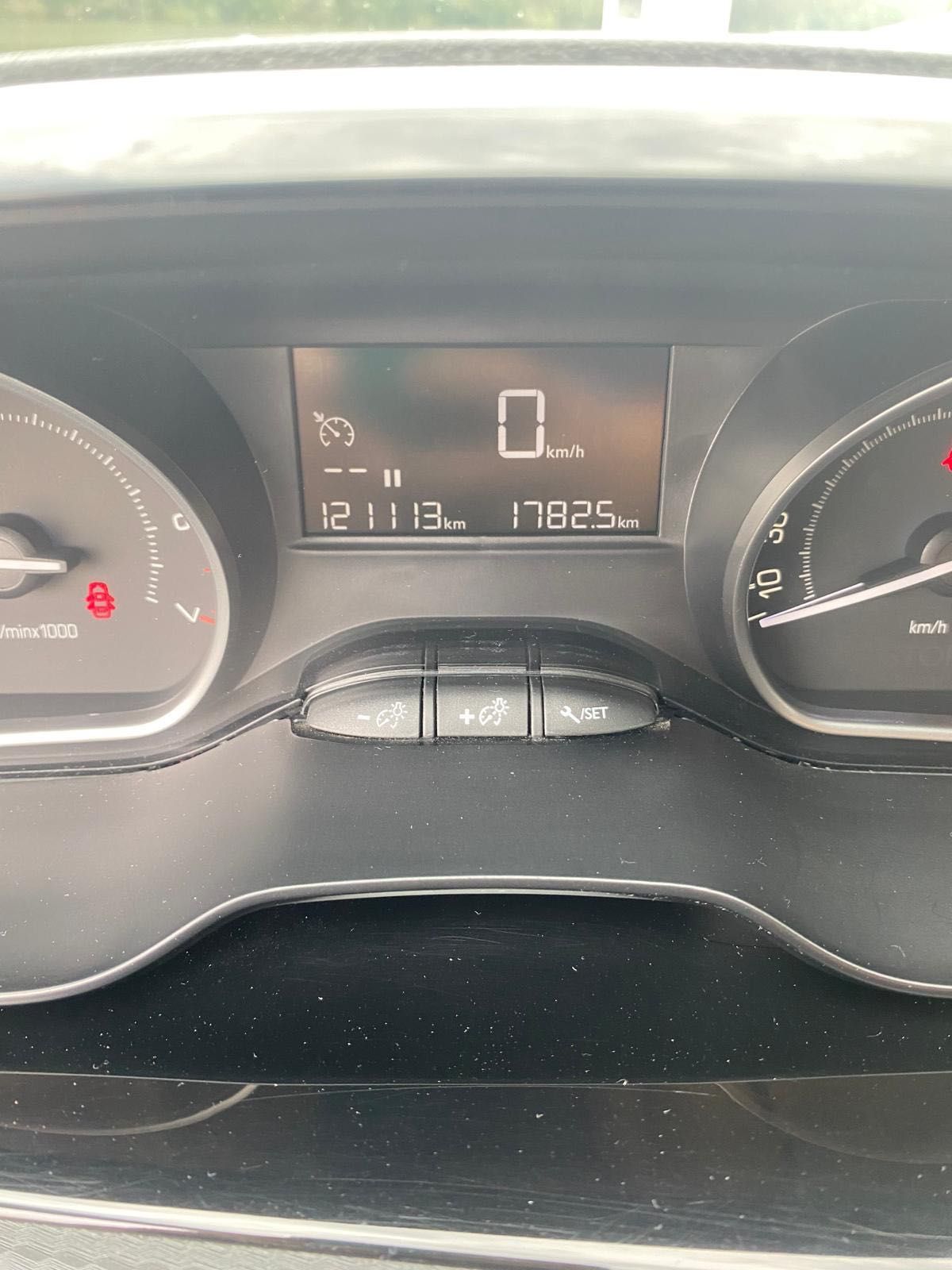 Peugeot 208 1.2 PureTech Style Gasolina | 2018 |