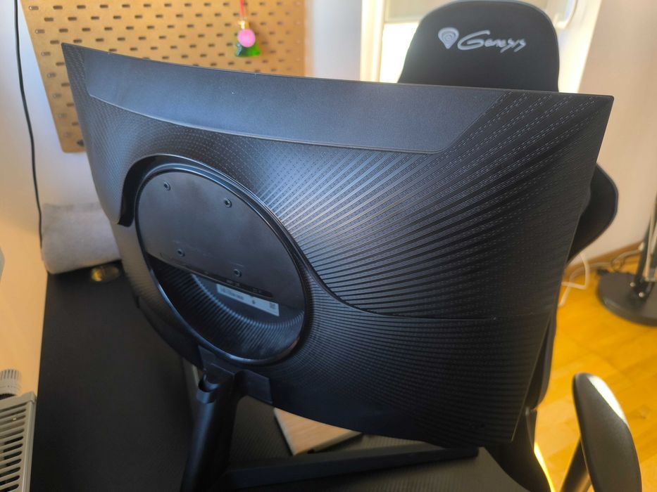 Sprzedam Monitor z zakrzywionym ekranem