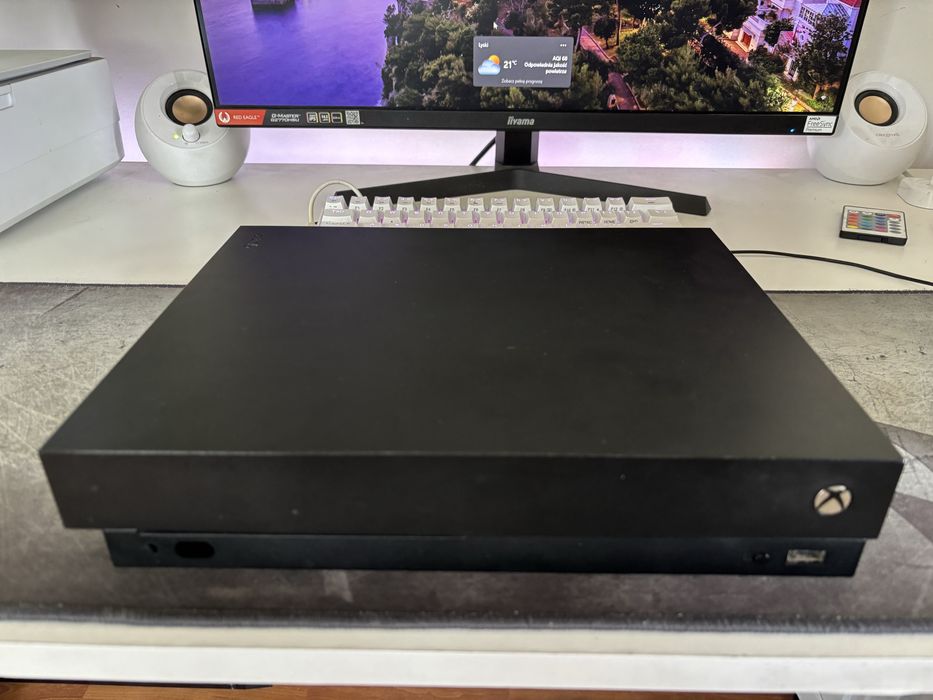XBOX ONE X nie uszkdzony 1TB