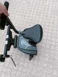Triciclo atrelado para carrinho de bebé