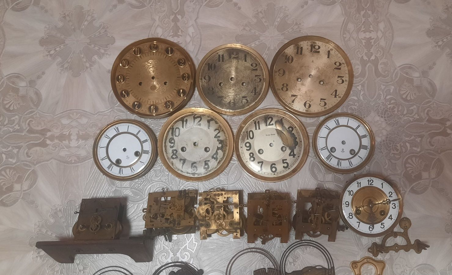 Циферблати та механізми Gustav Becker від 14,5 до 21см.