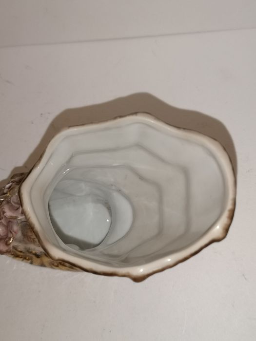 Porcelanowy róg z różami