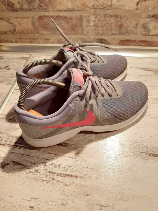 Adidasy Nike Revolution 4