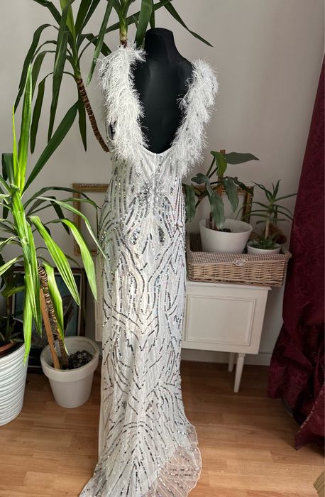 Biała cekinowa sukienka mini maxi tren pióra asos xxl 44 luxe