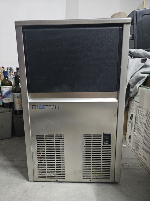 Maquina de cubos de gelo