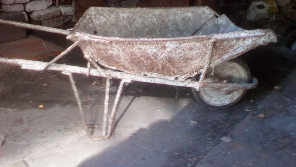 продам тачку,кравчучку,матрас,каністру нержавійка,