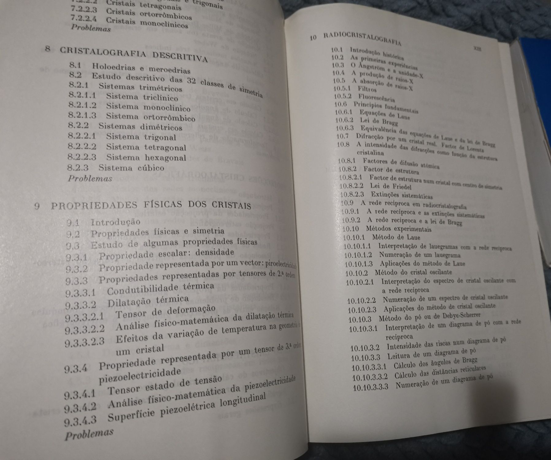 Livro universitário "Elementos de cristalografia"