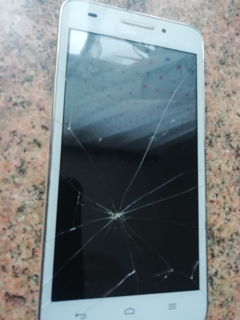 uszkodzony smartfon Huawei G620S, kolor biały