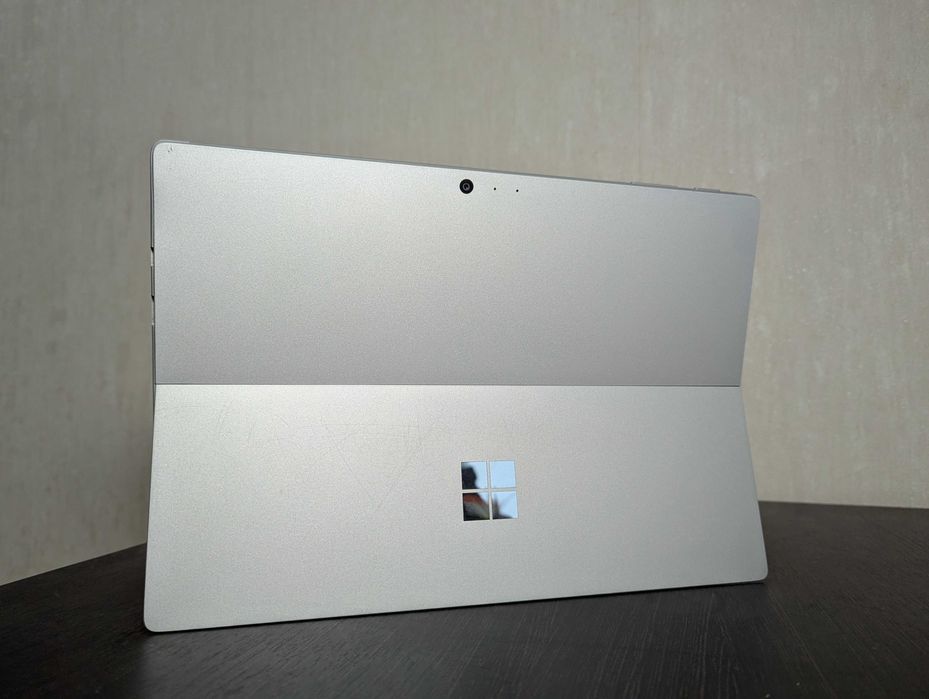 Планшет Microsoft Surface Pro 5 8/256gb Intel i5-7300u