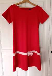 Piękna czerwona sukienka trapezowa na sprzedaż!